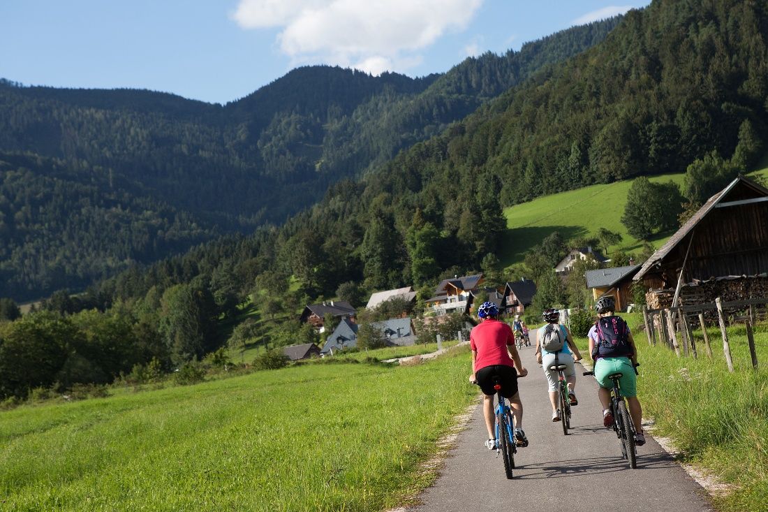 Ohne Verkehr und Lärm wird entspannt geradelt