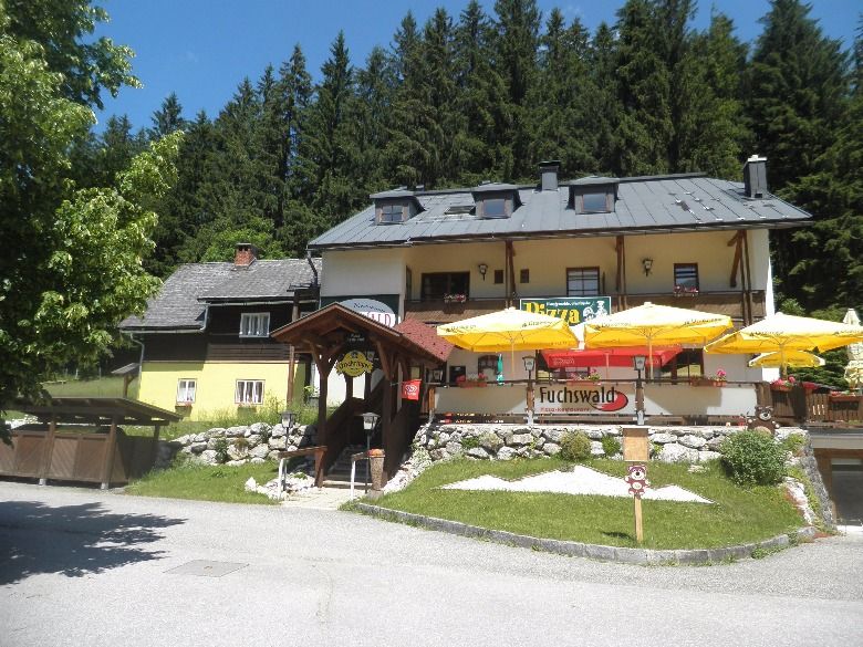 Außenansicht: Die FeWo Bergerlebnis befindet sich im 1. Stock mit Balkon