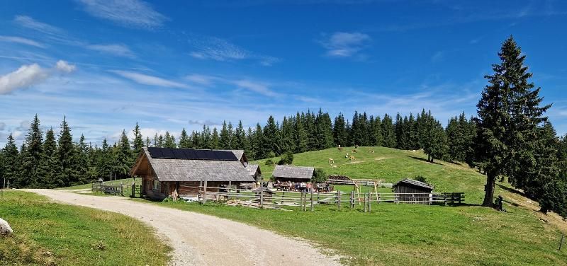 Siebenhütten - per Wanderung (schwer bis leicht mit Familie), Mountainbike direkt vom Happy Nest erreichbar.