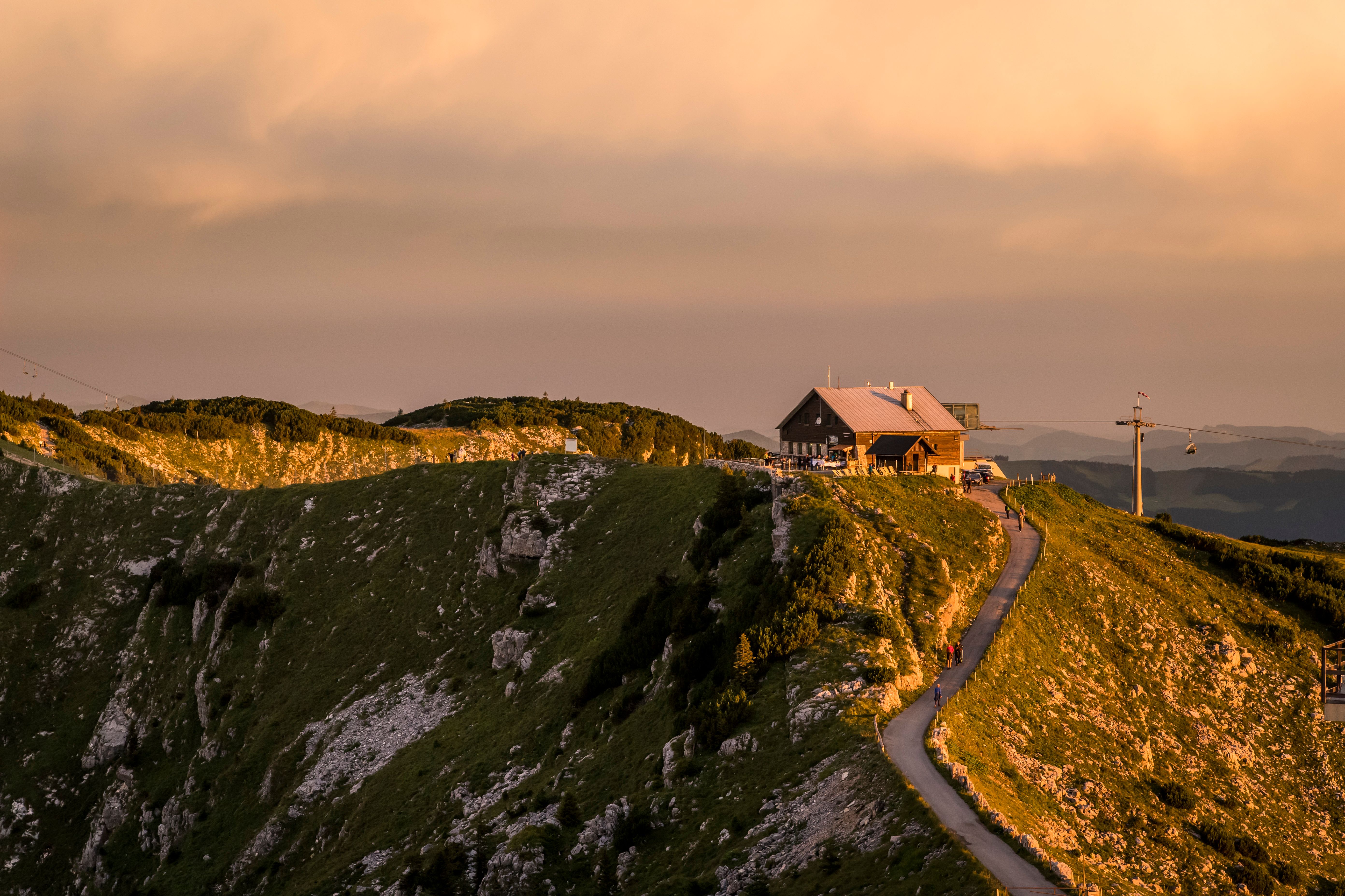 Geischlägerhütte am Hochkar inmitten einer traumhaften Bergkulisse.