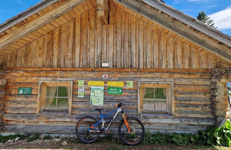 Siebenhütten - per Wanderung (schwer bis leicht mit Familie), Mountainbike direkt vom Happy Nest erreichbar.