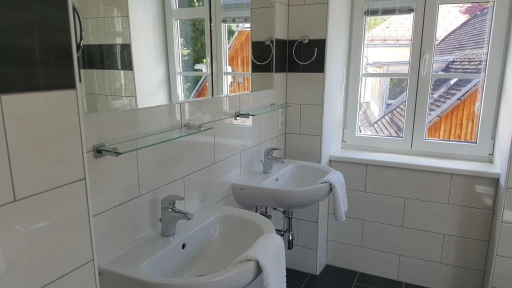 Badezimmer mit Waschmaschine