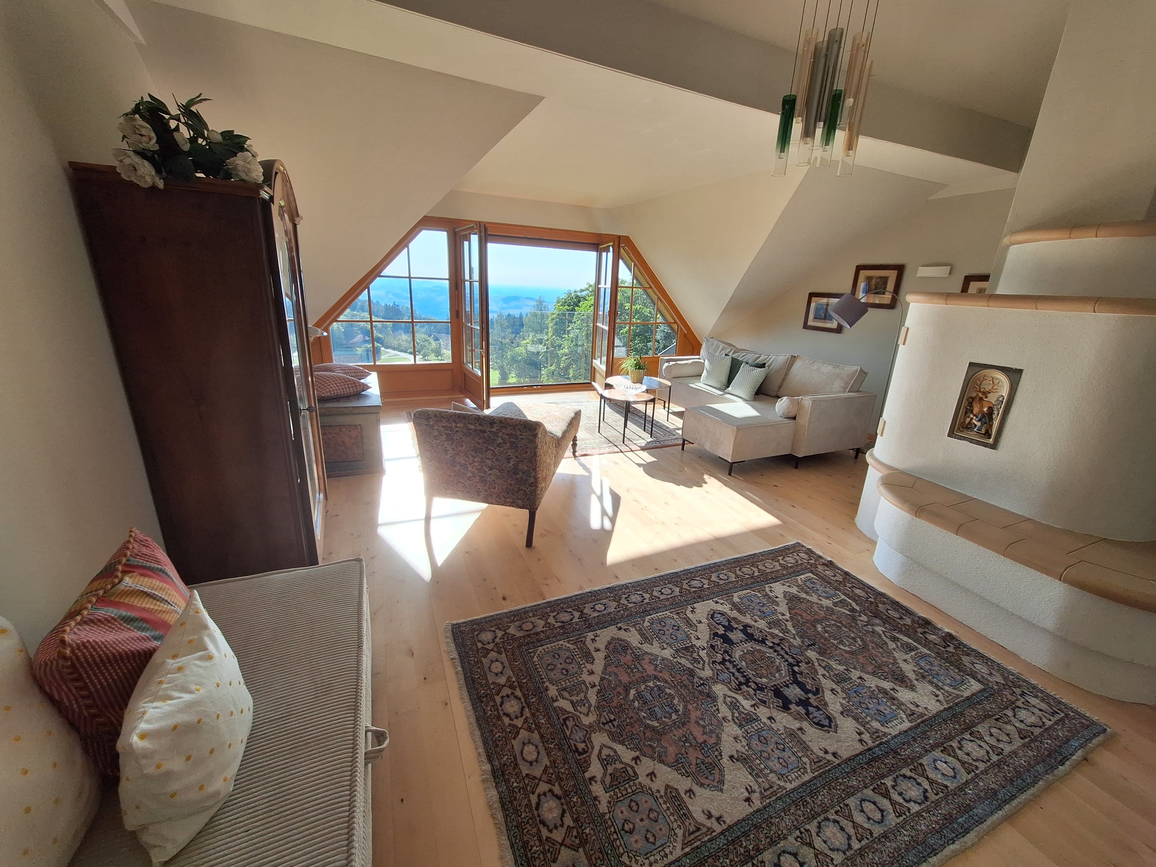 Wohnzimmer mit Panoramafenster