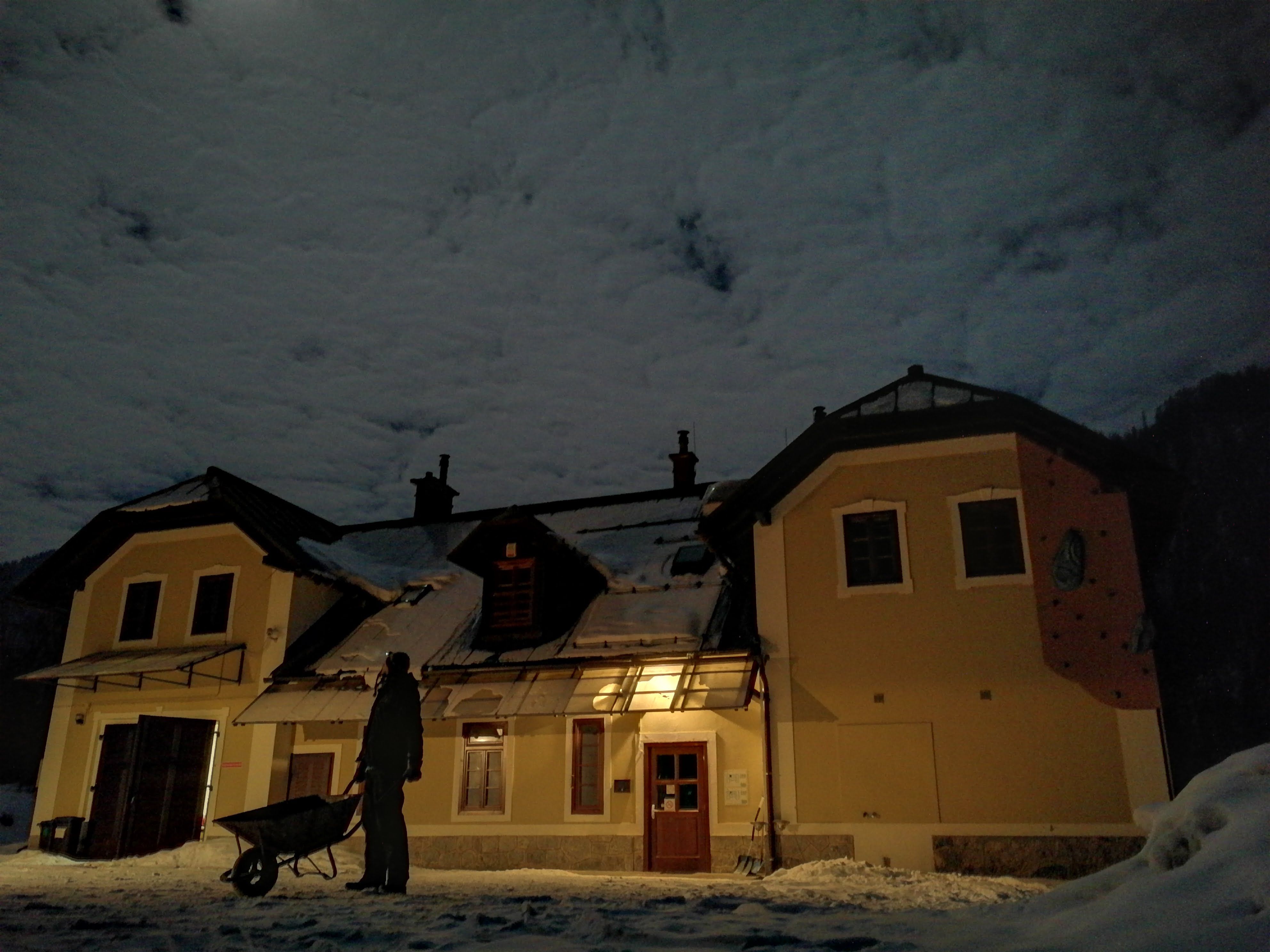 Rafting-Pension Black Sheeps Adventures bei Nacht