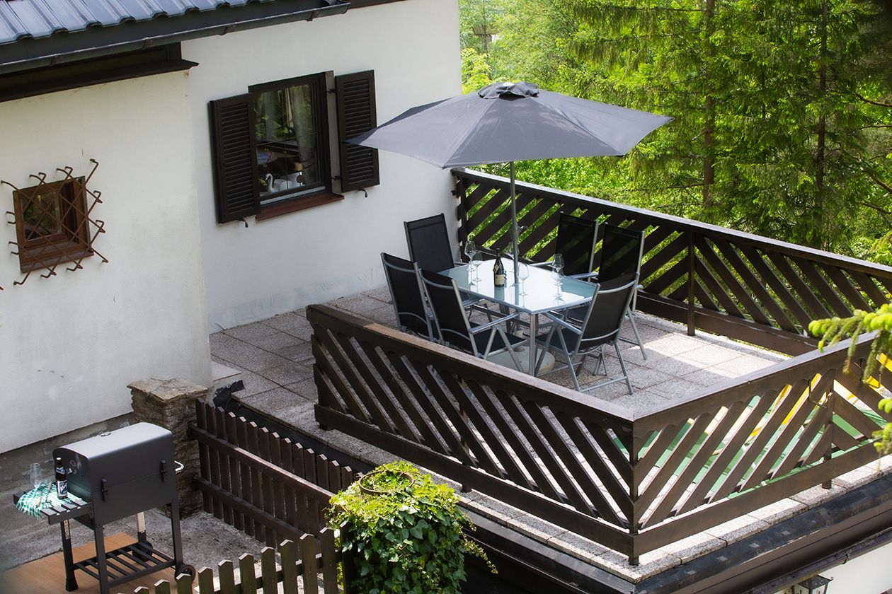 geräumige Terasse mit Ausblick