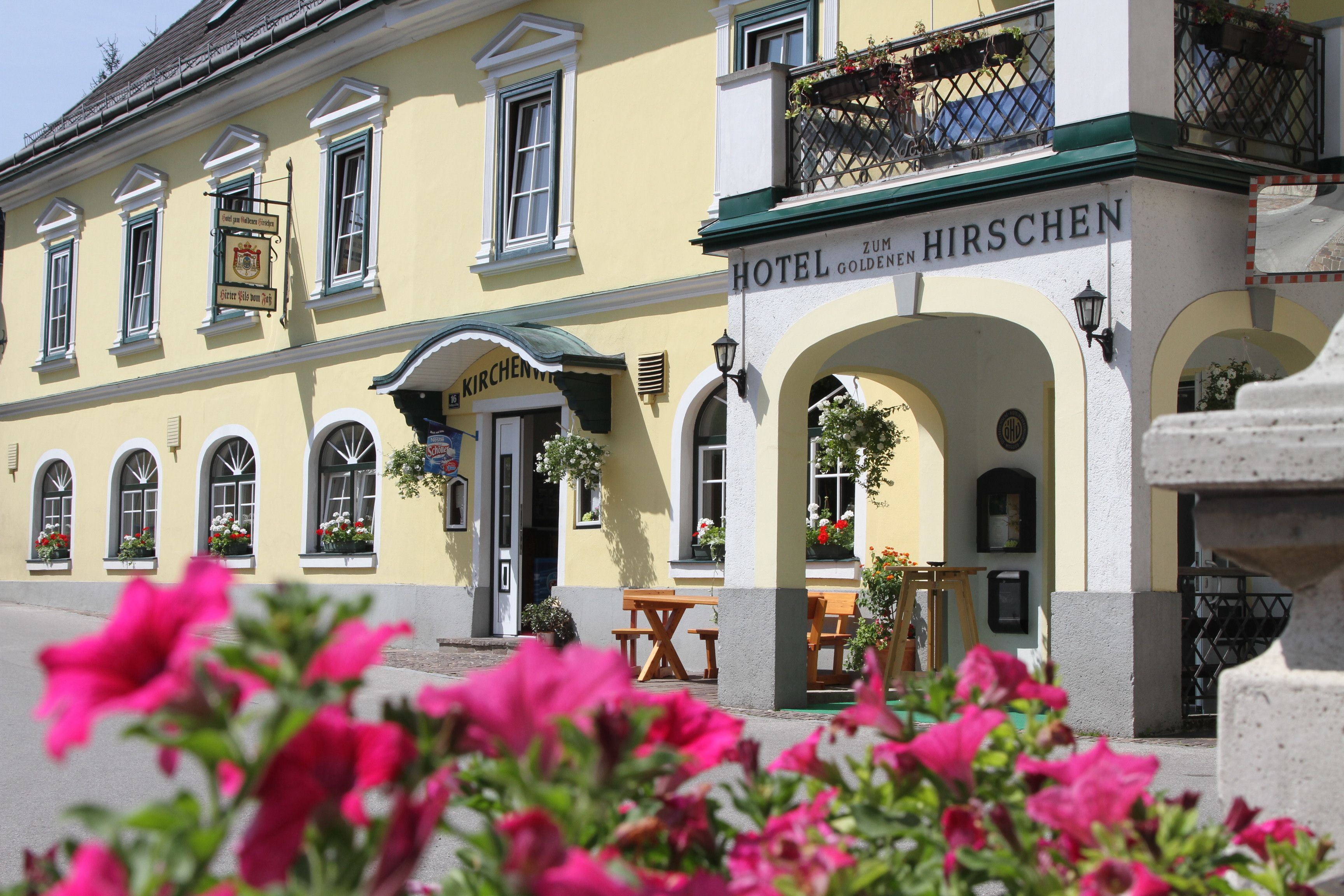 Hotel zum Goldenen Hirschen im Sommer