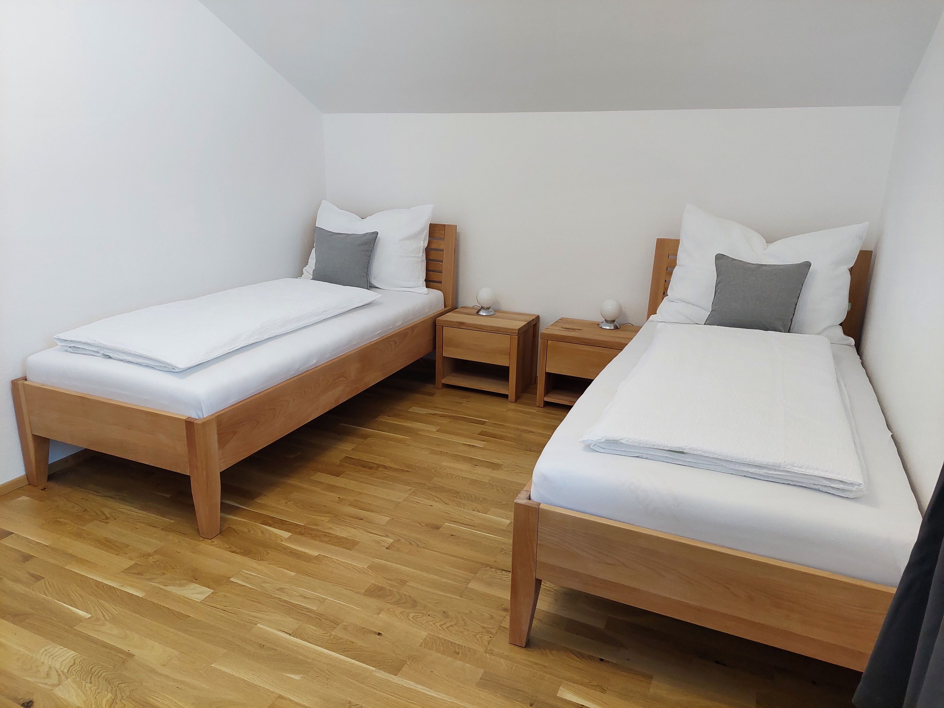 Schlafzimmer mit Einzelbetten- Ferienwohnung Panoramablick