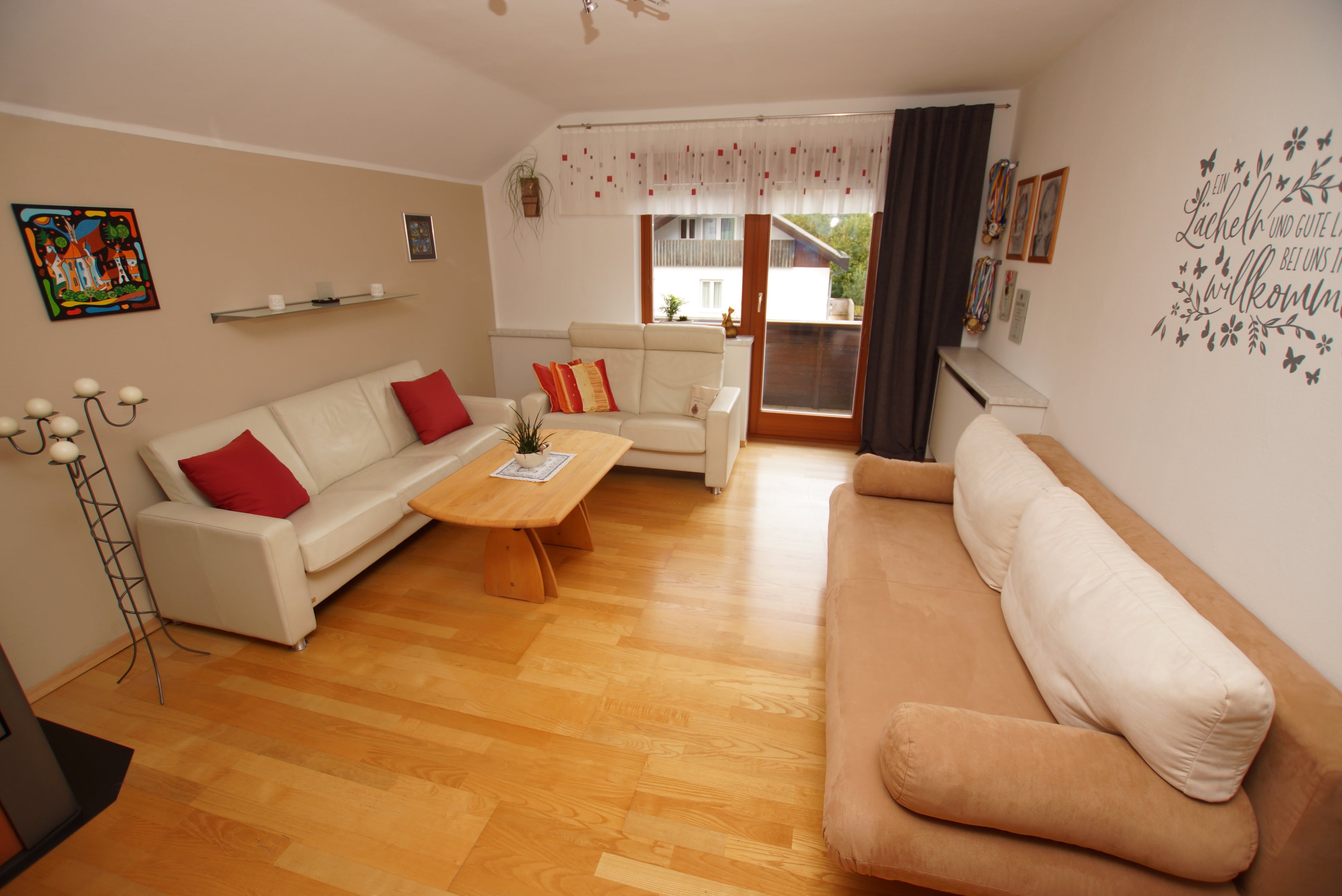 Wohnzimmer in der Ferienwohnung Steiner