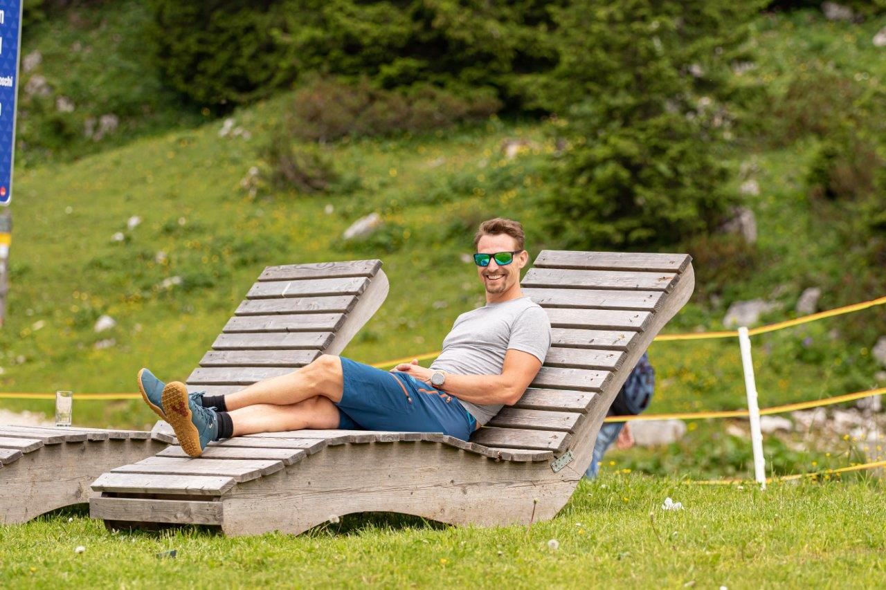 Relaxliegen laden zum Entspannen