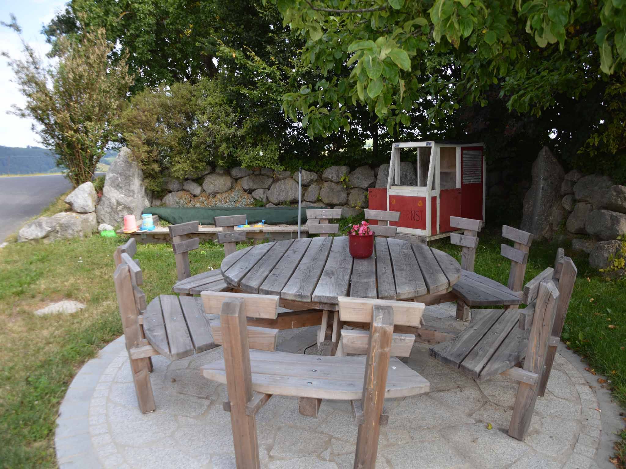 Spielplatz mit Sitzgruppe