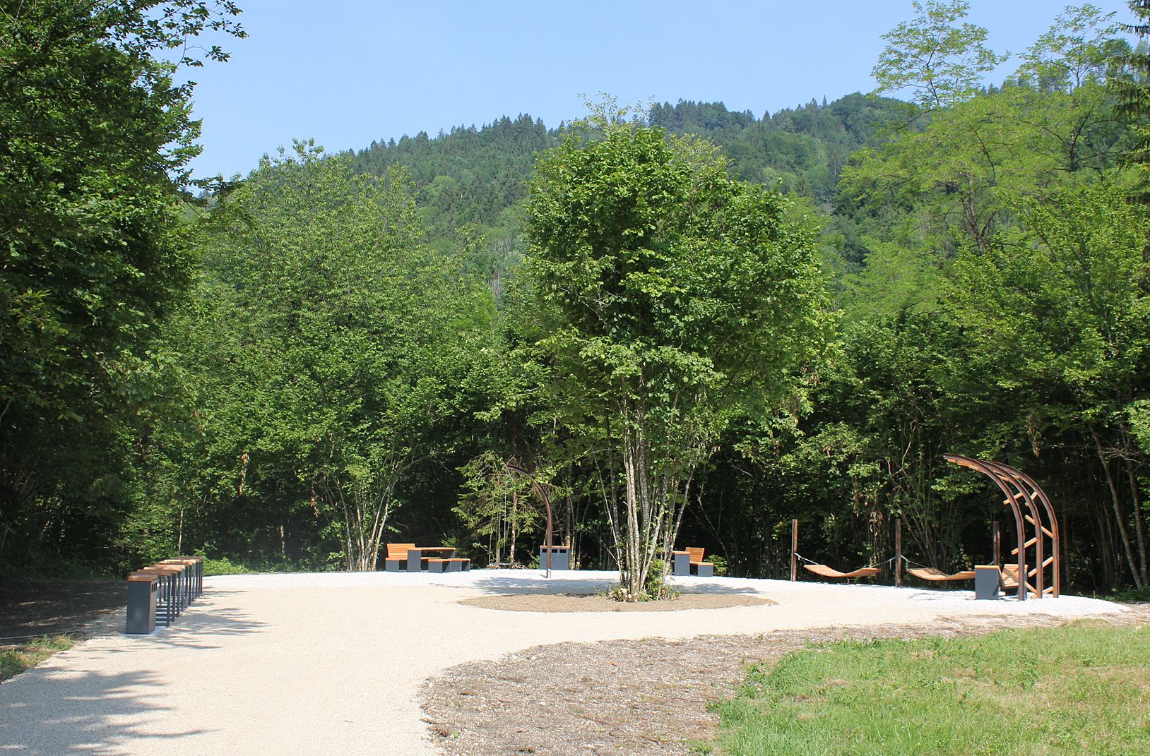Gleich in der Nähe: Platz zum Räder parken und Rasten