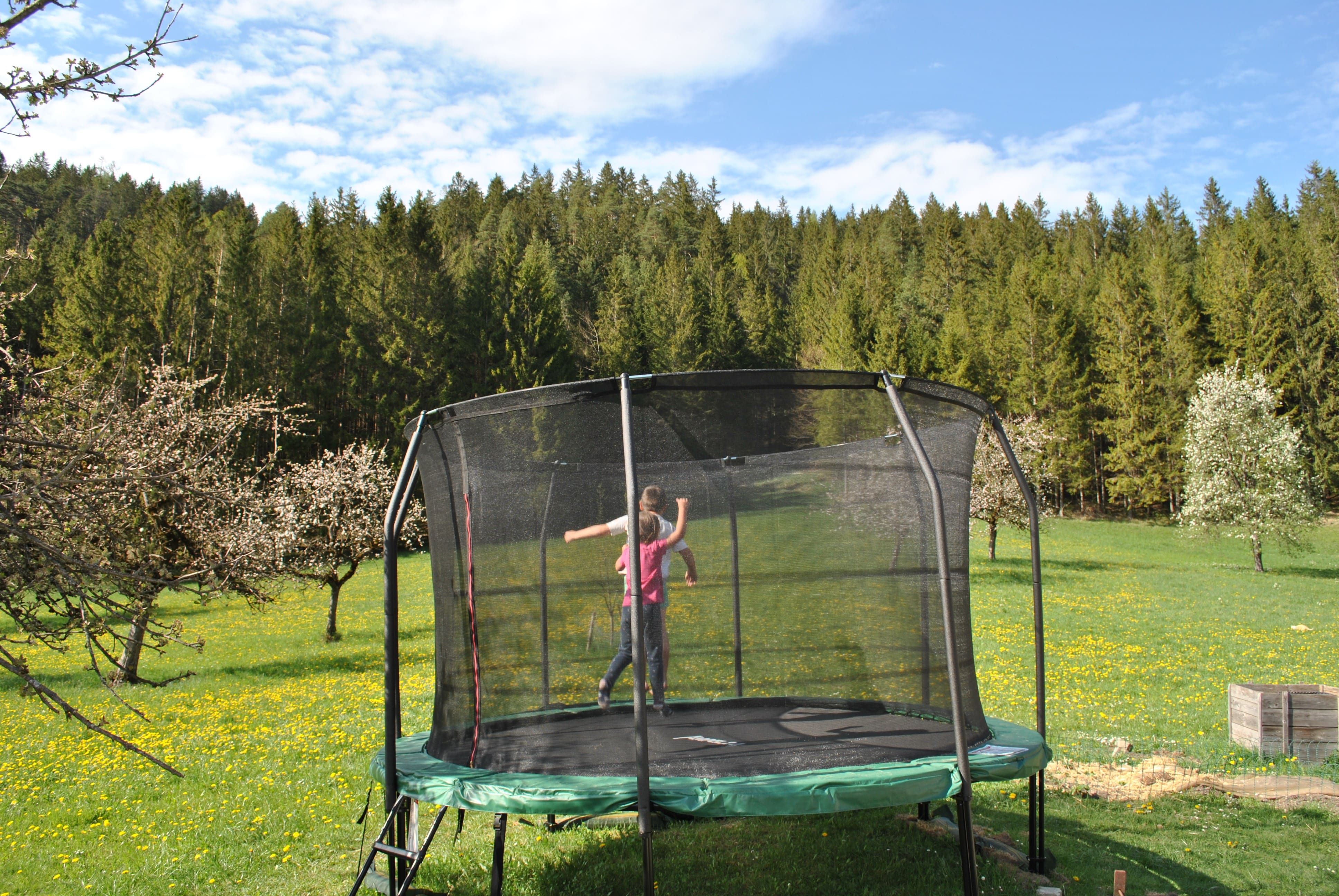 Sogar ein Trampolin lädt zum Hüpfen ein!