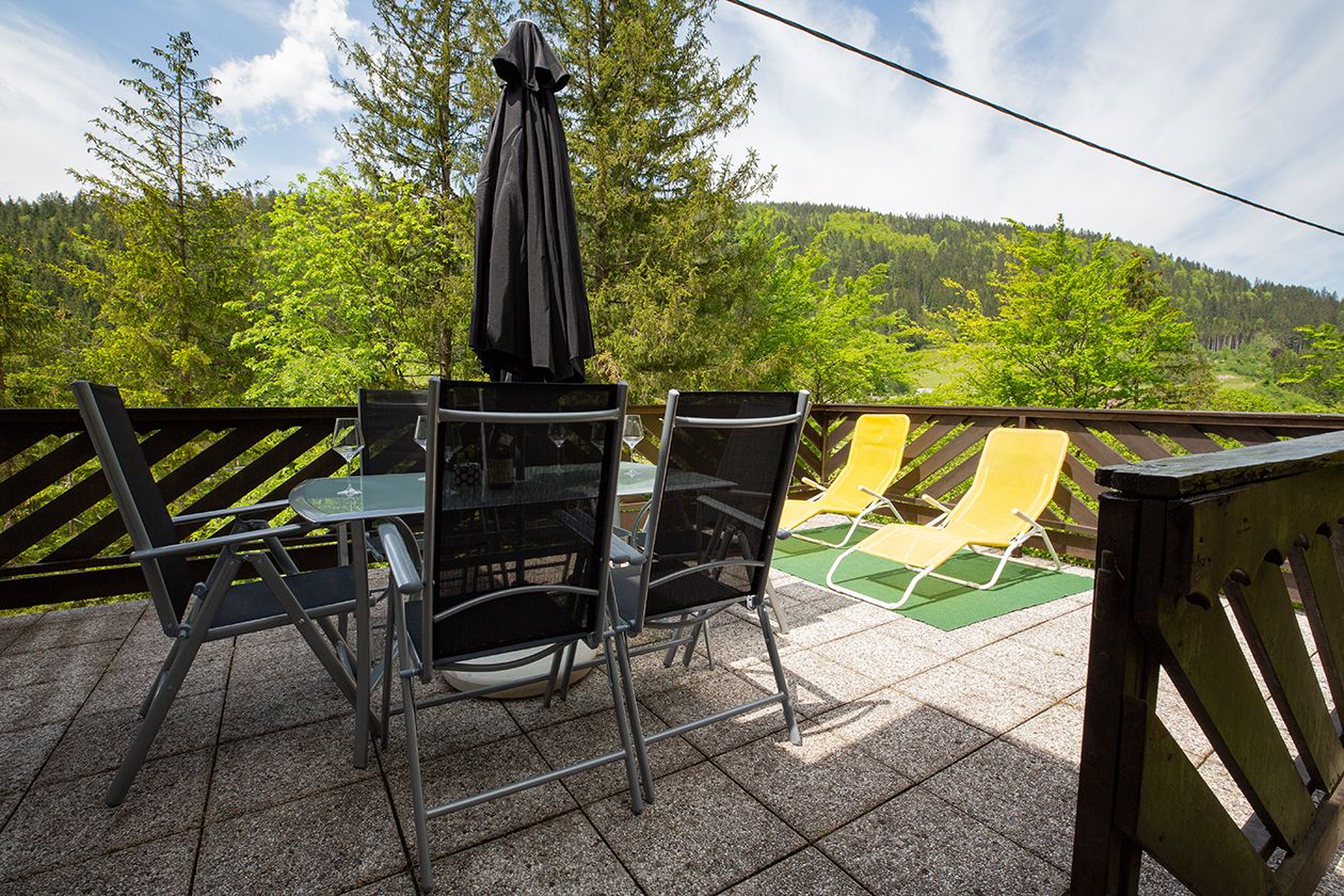 geräumige Terasse mit Ausblick
