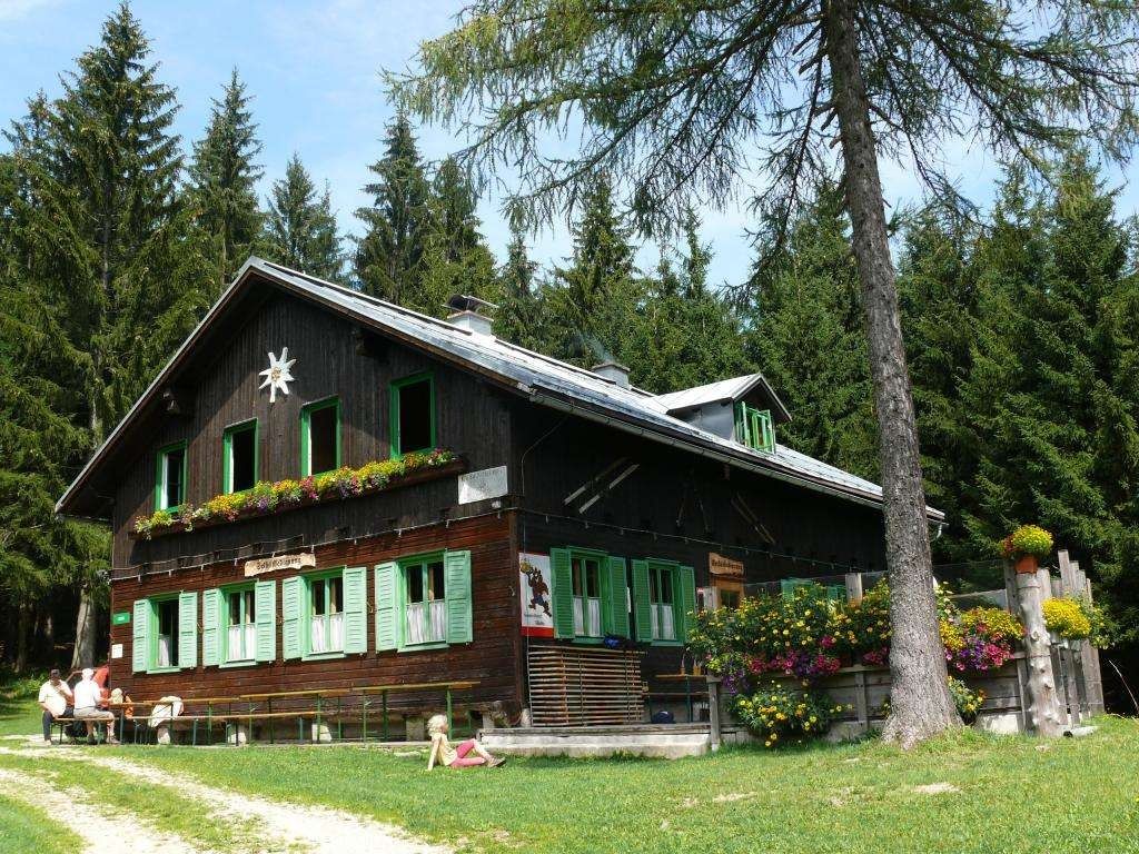 Amstettner Hütte im Sommer